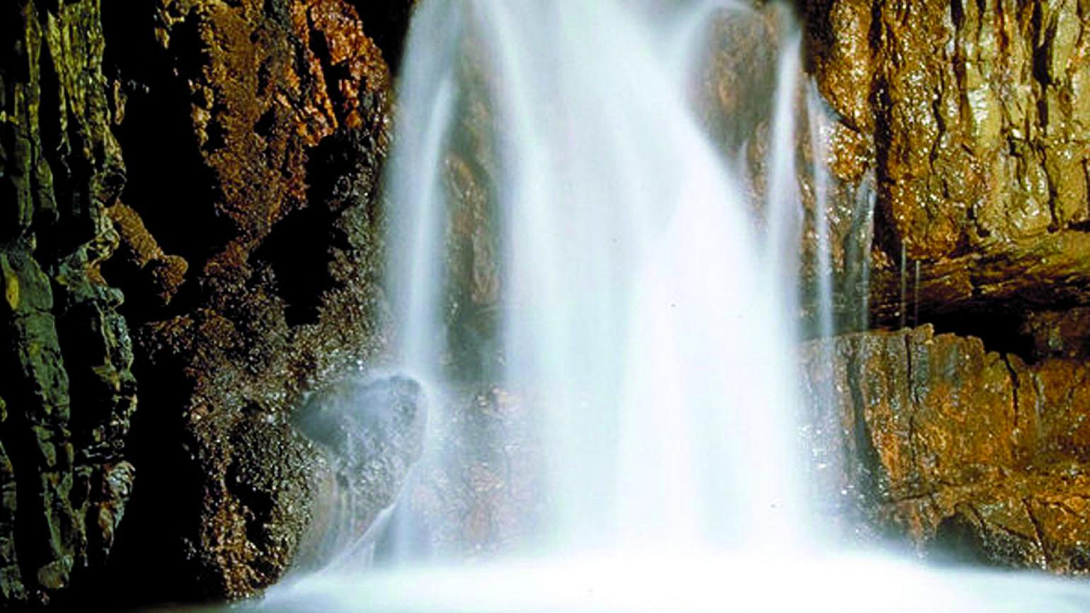 San Demetrio ne' Vestini (Aq), Grotte di Stiffe, cascata