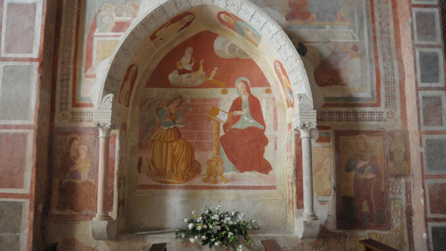 Fossa (Aq), Chiesa di Santa Maria ad Cryptas, Annunciazione