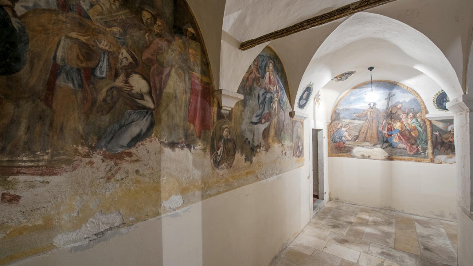 Capestrano (Aq), Il convento di San Francesco, chiostro