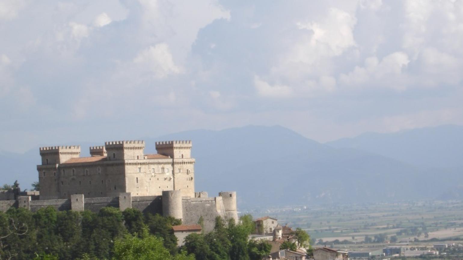 Celano (Aq), il Castello, (foto archivio Regione Abruzzo, autore foto Filice)