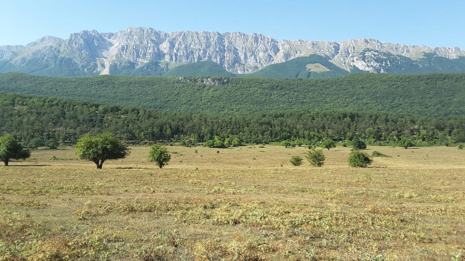 Tione degli Abruzzi (Aq), le Pagliare, la piana coltivata anticamente, foto di D. Silveri