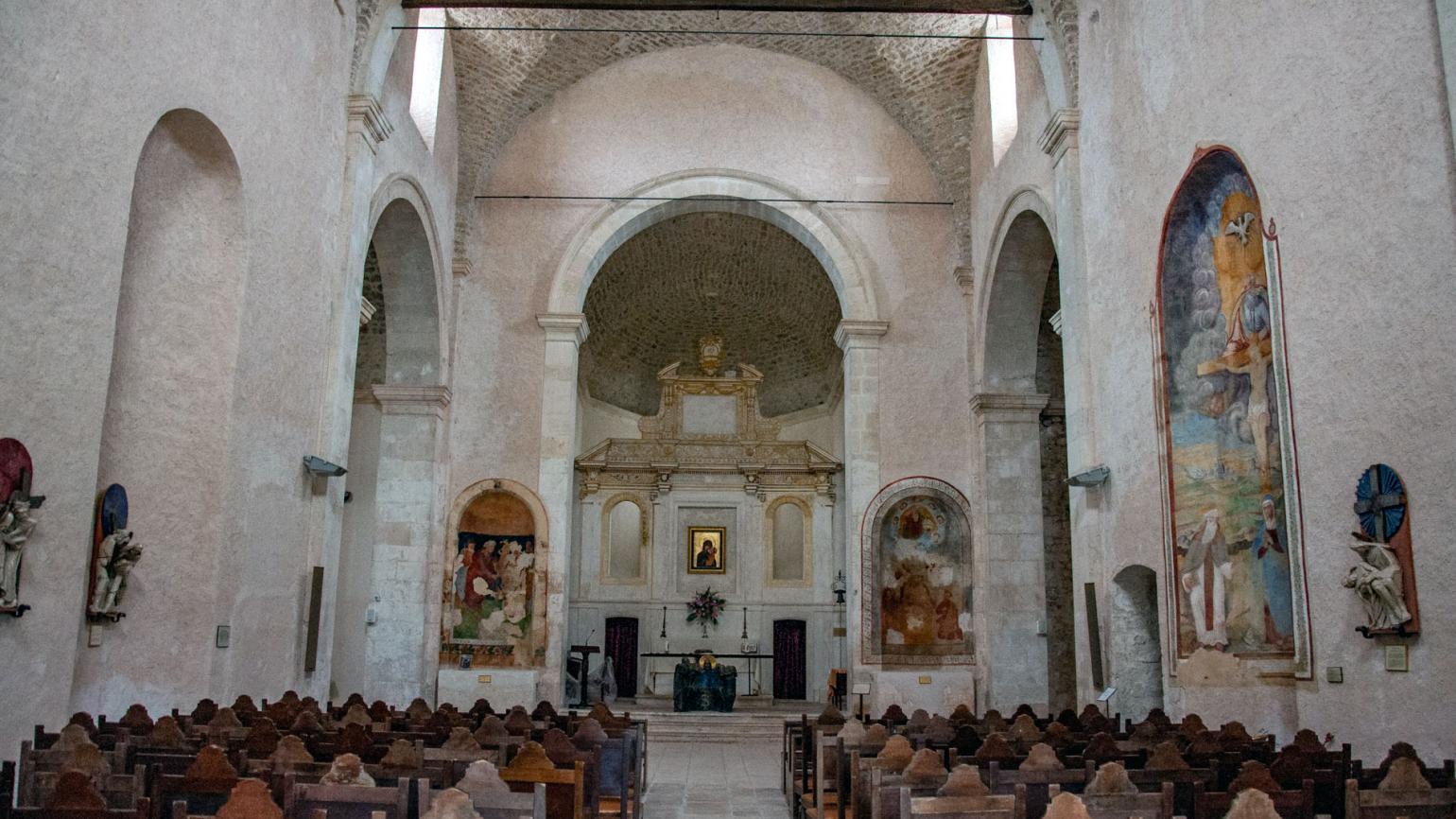 Caporciano (AQ), Santa Maria de' Centurelli, interno - foto di Ivano D'Ortenzio