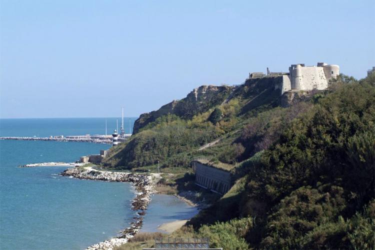 Ortona (Ch), Castello aragonese e vista sul porto di Ortona